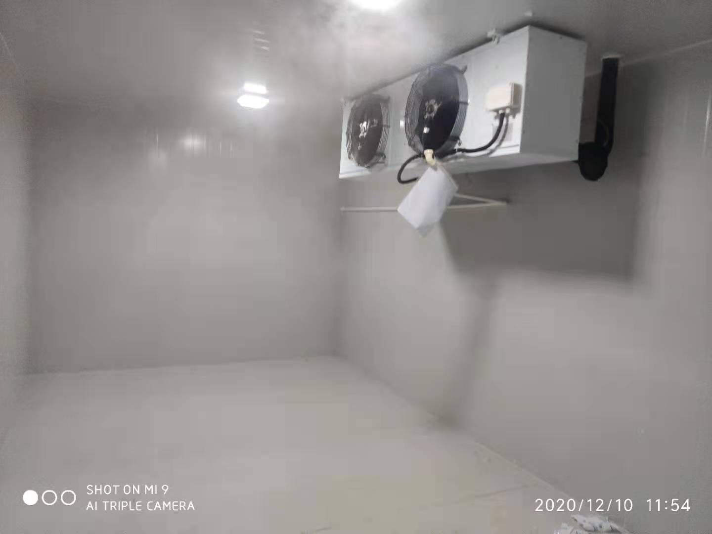 冷庫雙溫冷庫現(xiàn)場(chǎng)安裝雪藝制冷建造